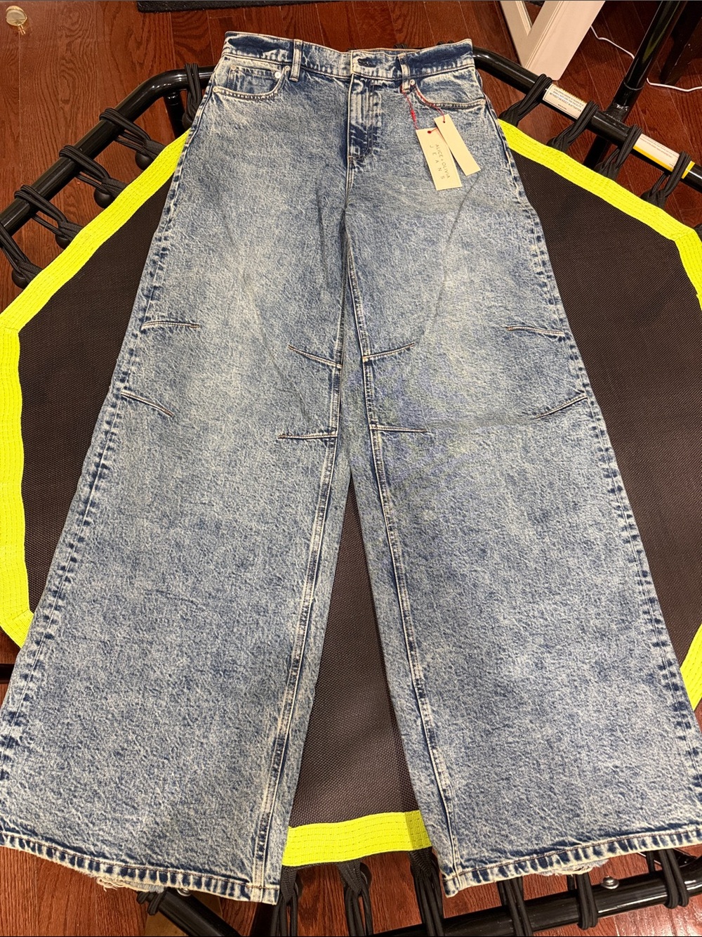 Alice+Olivia Wide Leg Acid Wash Jeans - Light Blue
